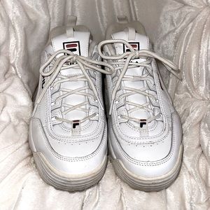 Women’s fila disrupter II sneakers in size 9.